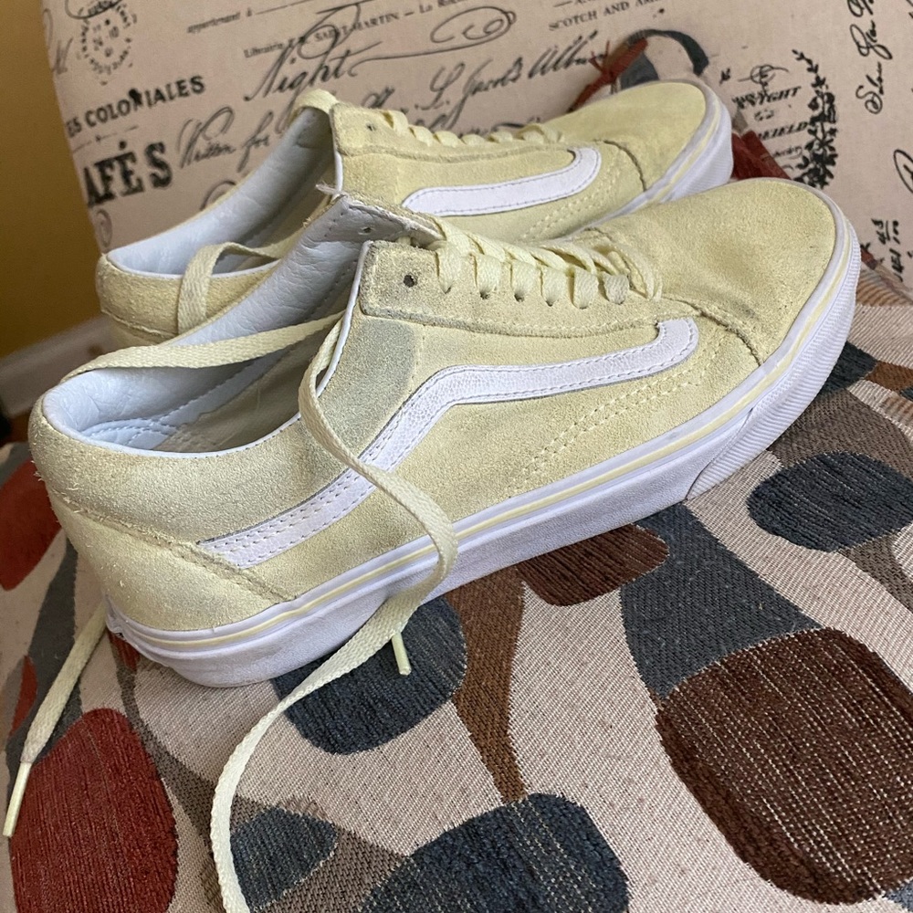 YELLOW VANS